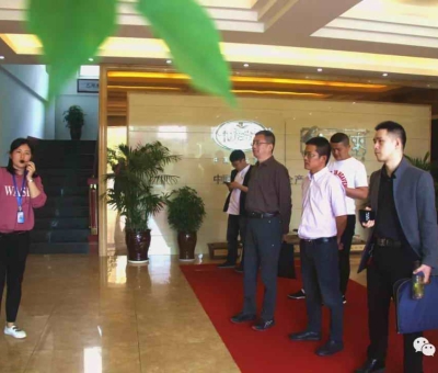 “堅扶實(shí)業(yè)，造福人民”推動食用菌產(chǎn)業(yè)升級！省發(fā)改委商價管理處領(lǐng)導(dǎo)蒞臨仙客來靈芝調(diào)研。