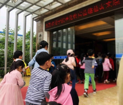 小學(xué)生組團(tuán)“攻陷”仙客來靈芝工業(yè)園區(qū)！