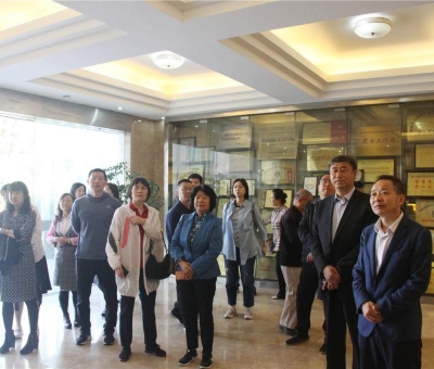 國家人力資源和社會保障部勞動模范和先進(jìn)個(gè)人到訪仙客來公司