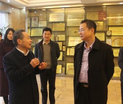 省稅務(wù)局領(lǐng)導(dǎo)送政策、送溫暖！為仙客來(lái)公司高質(zhì)量發(fā)展助力