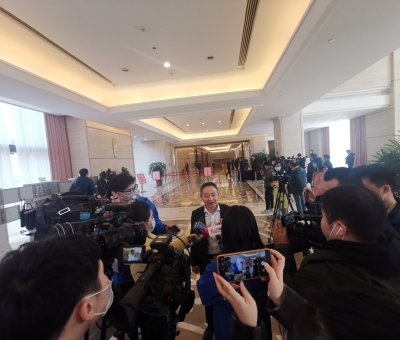 努力推進綠色有機農(nóng)產(chǎn)品、中醫(yī)藥、文化和旅游等產(chǎn)業(yè)重要基地建設(shè) 江西仙客來董事長潘新華參加省十三屆人大五次會議積極建言獻策