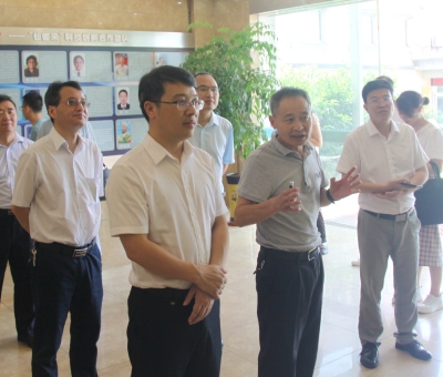 省委統(tǒng)戰(zhàn)部副部長、省社會(huì)主義學(xué)院黨組書記易軍一行蒞臨仙客來公司考察調(diào)研