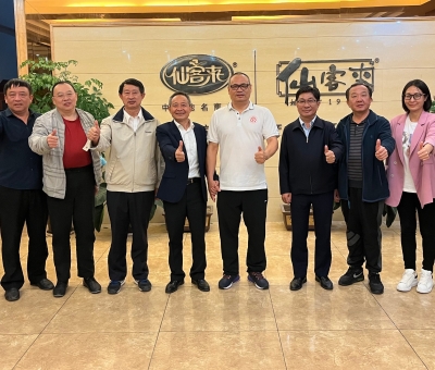 中華慈善總會(huì)榮譽(yù)副會(huì)長徐鐿軒等領(lǐng)導(dǎo)蒞臨仙客來公司參觀指導(dǎo)